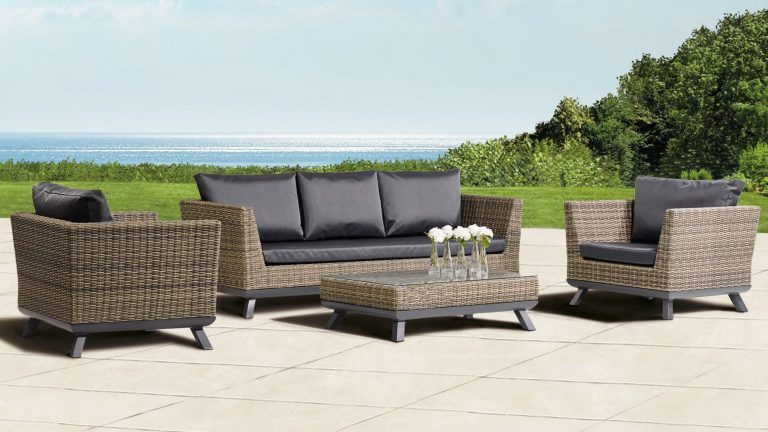outdoor lounge furniture